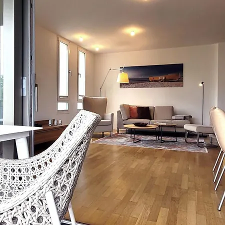 Warnemuende Kranich 17921 روستوك